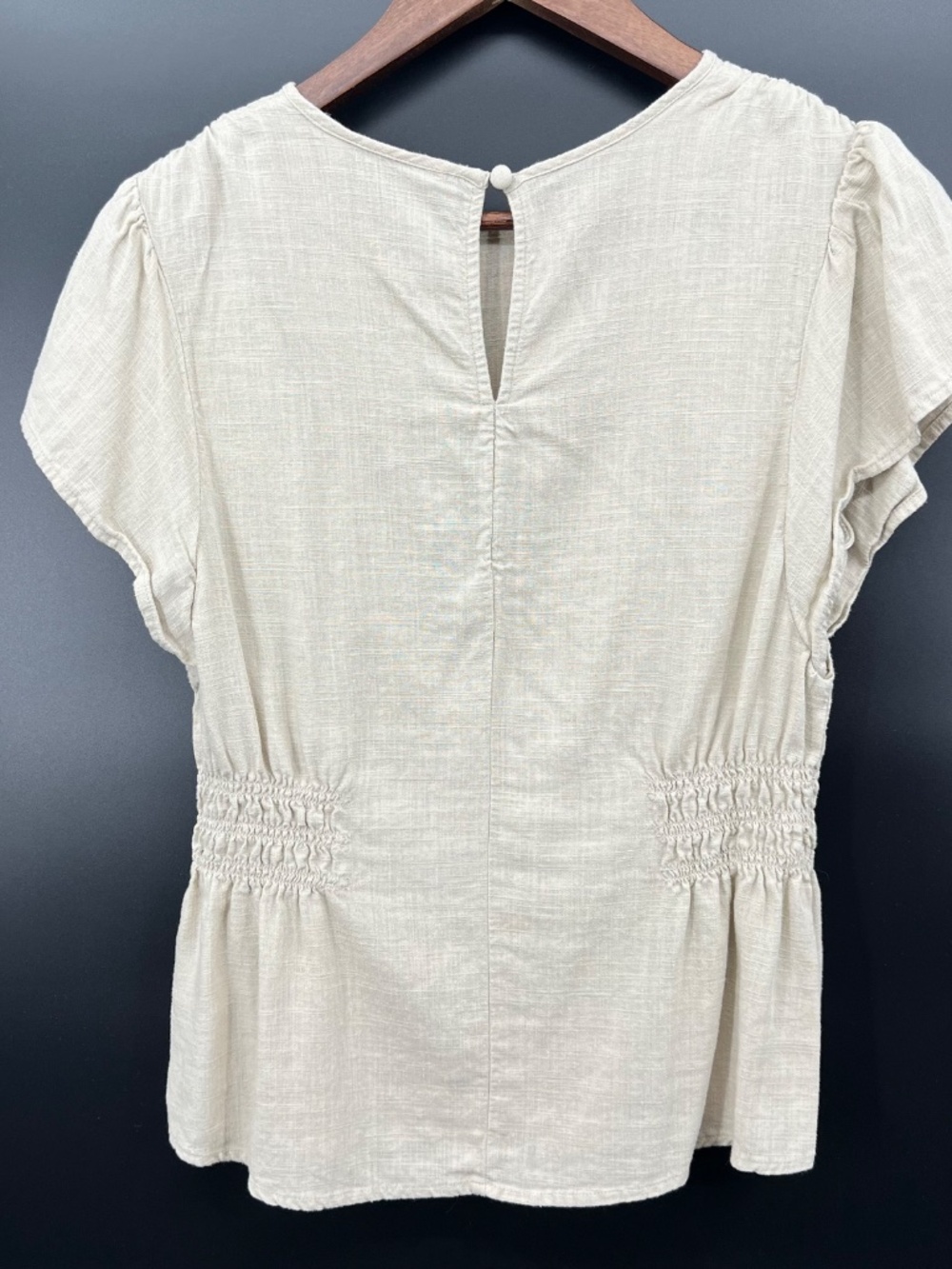 Nine West Women’s Sz S Beige Smocked Cinch Waist Round Neck Flutter Sleeve Top - Picture 2 of 7